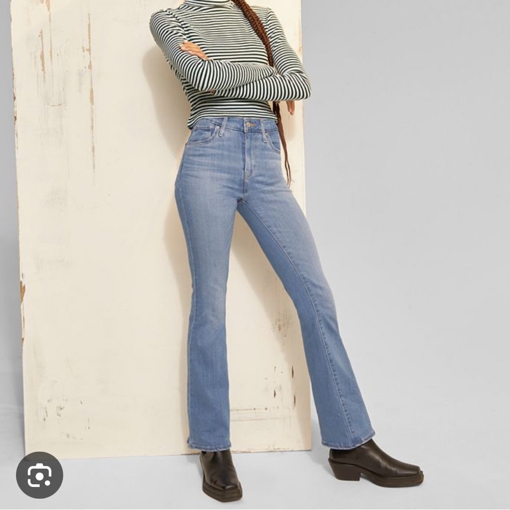 Levi's 725 High-Rise Bootcut Jeans